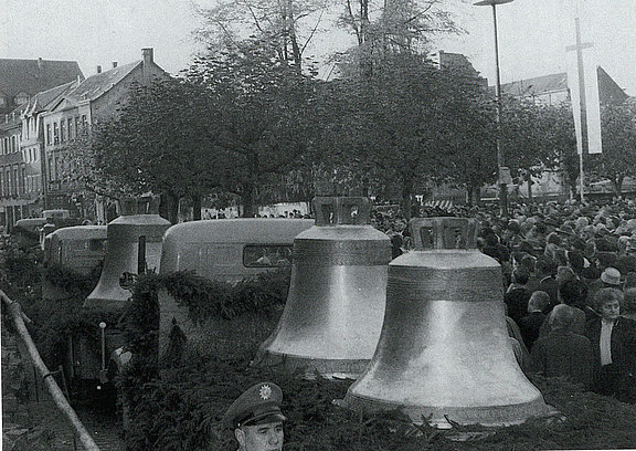 Glocken_1957.jpg 